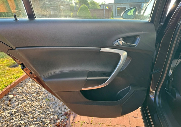 Opel Insignia cena 27900 przebieg: 198290, rok produkcji 2011 z Radomsko małe 352